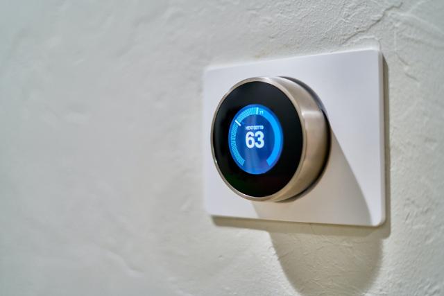 With smart thermostats, you can fine-tune temperatures based on occupancy and external conditions,reducing costs