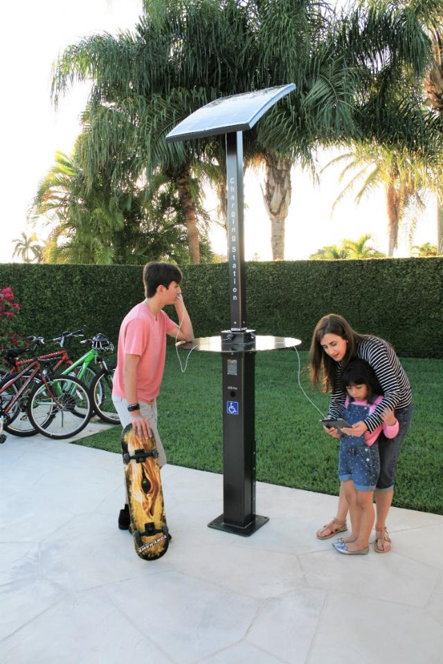 Solar-powered charging stations are a reliable and cost-effective solution. Photo: ©sunchargesystems.com/charging-pole