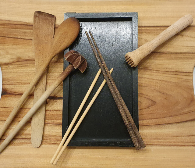 Wooden kitchen utensils. Photo: Seas & Straws