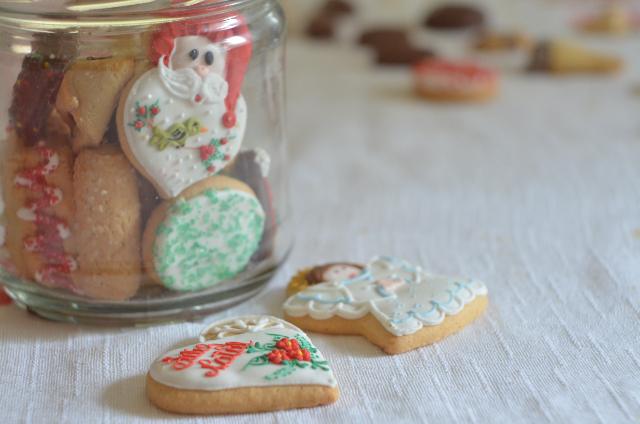 The ultimate unique DIY gift: a jar with homemade delicacies.