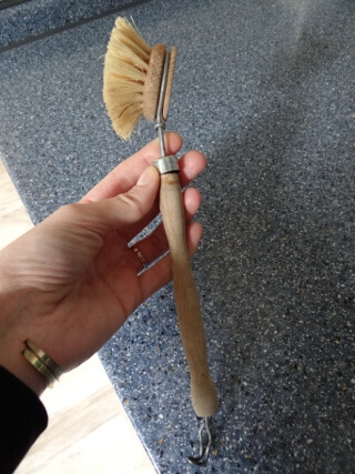 A dish brush made of wood and agave fiber. Photo: Seas & Straws