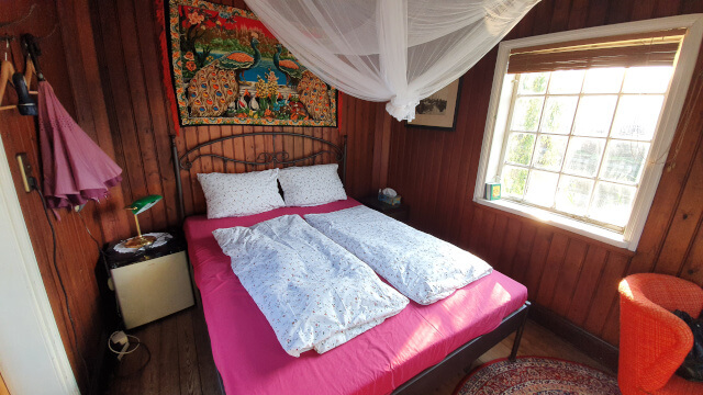 Mrs. Schröder's teahouse is a plastic-free tiny house made of wood. Photo: Seas & Straws