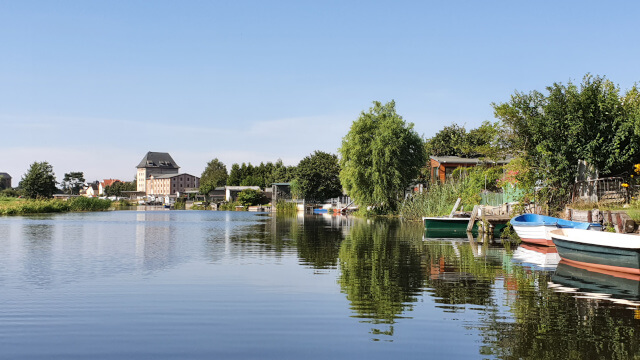 Weekend houses (each with their own boat) along the river bank. Photo: ©Seas & Straws