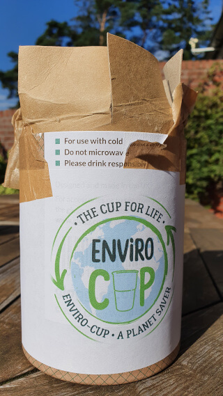 The cardboard packaging with some usage instructions. Photo: ©Seas & Straws