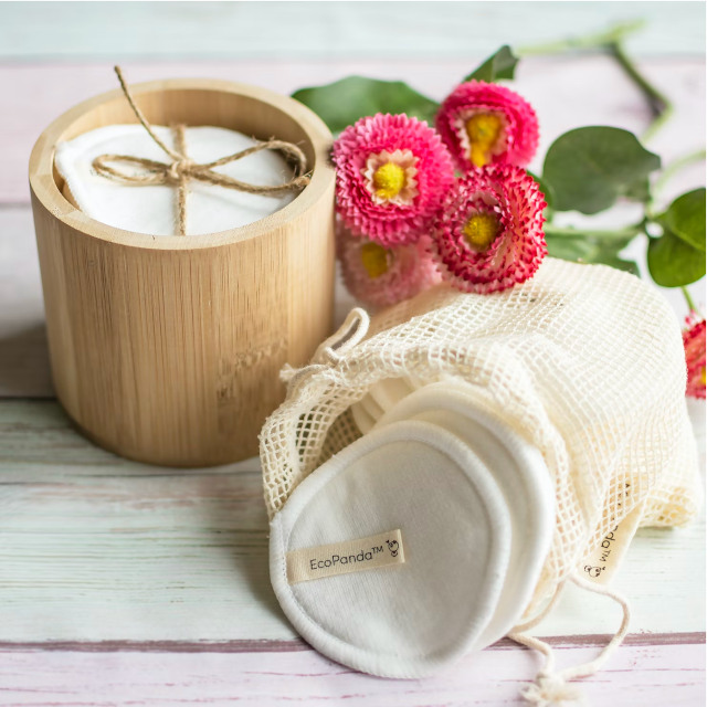 Cotton and hemp makeup removal pads can be used again and again.