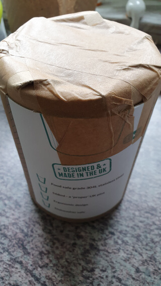 Unboxing: paper wrapping around a cardboard cylinder sealed with paper tape. Photo: ©Seas & Straws