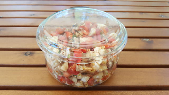 Glass can be used for hot and cold food. This one can even be put in the oven.