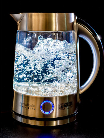 A kettle made of glass - plastic-free, toxin-free and stylish. Seas & Straws