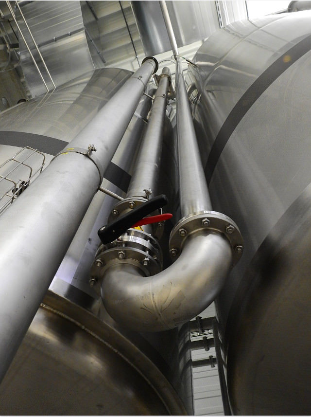 Stainless steel tanks and pipes