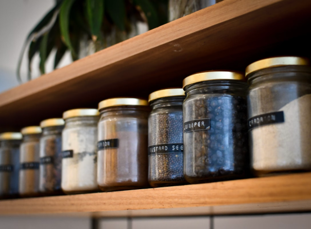 Glass jars in a Zero Waste Coach kitchen