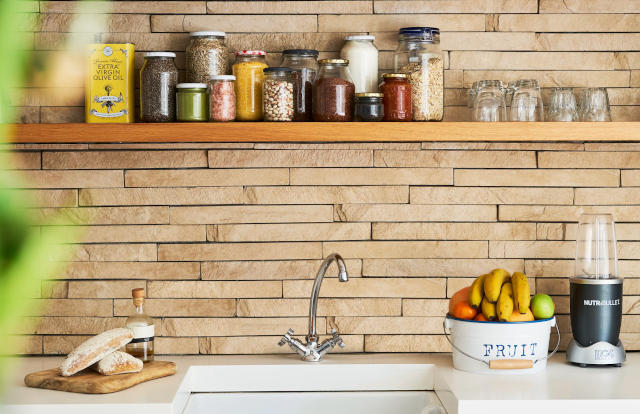 A kitchen without disposable plastic looks much cleaner and tidier